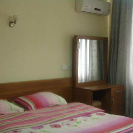 Hotel Schoenberg Kızılot Ruang foto