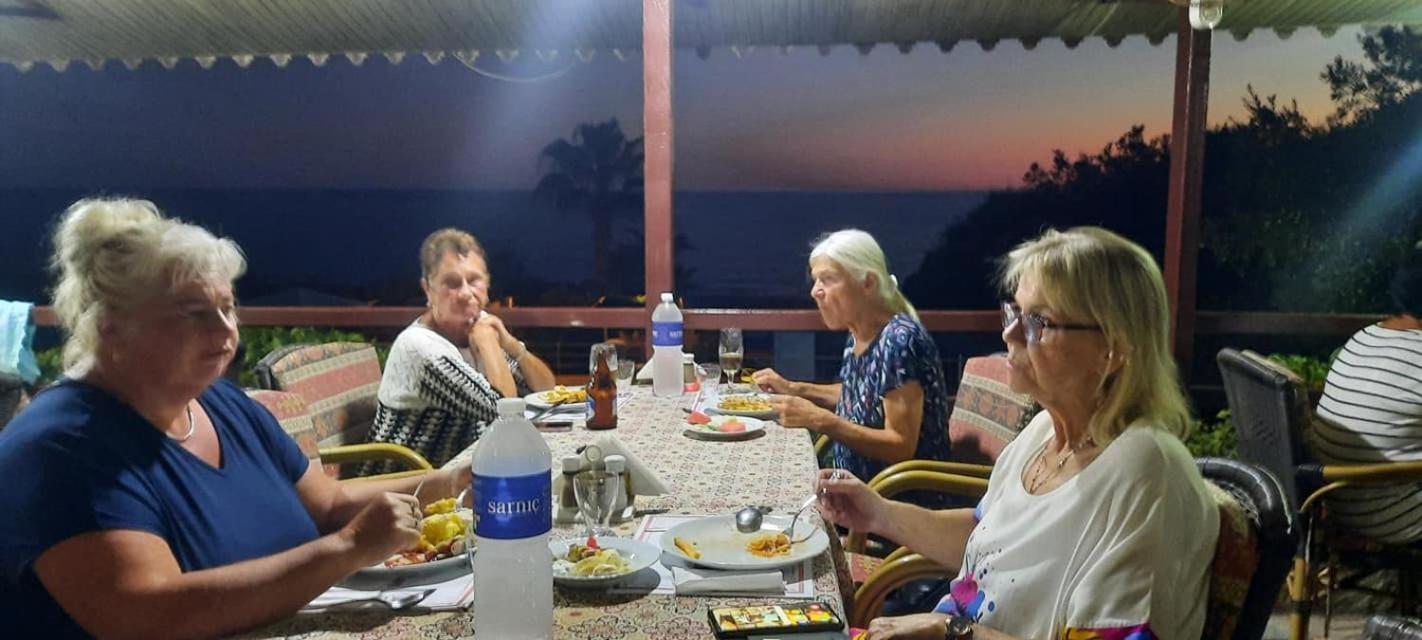 Hotel Schoenberg Kızılot Bagian luar foto