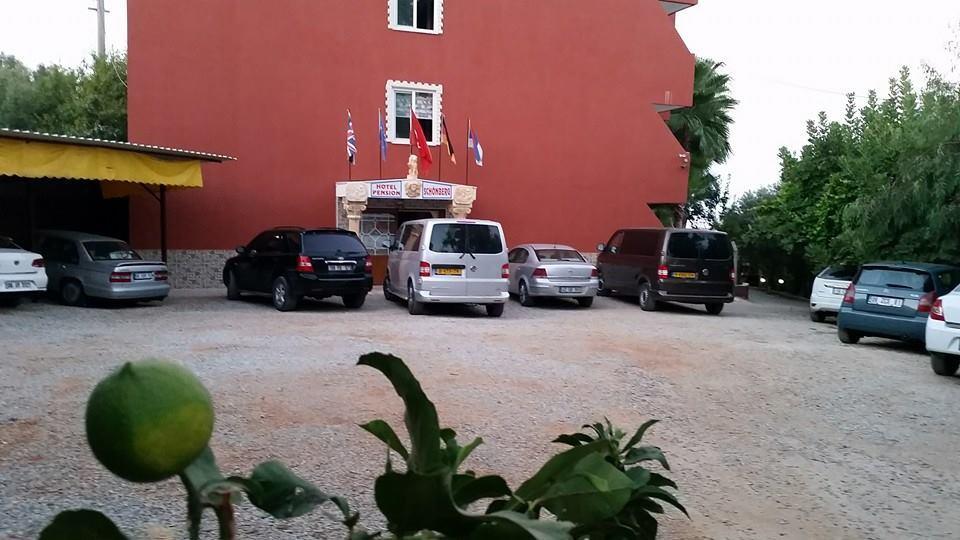 Hotel Schoenberg Kızılot Bagian luar foto